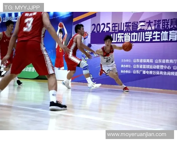 中国与日本篮球友谊赛精彩对决展现两国体育精神与友谊的火花 中国与日本篮球友谊赛精彩对决展现两国体育精神与友谊的火花