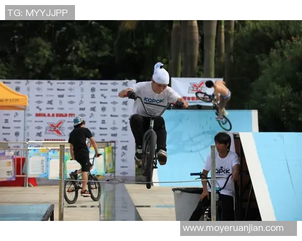 深圳滑板队在极限运动会中以64分稳居积分榜首位